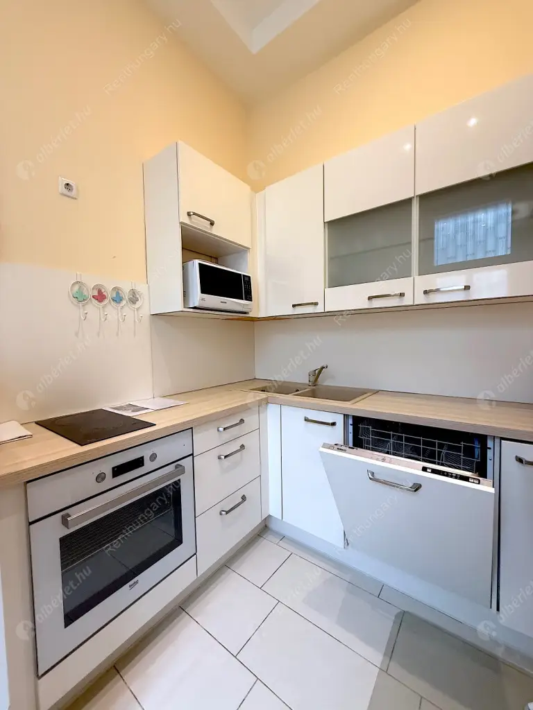 Kiadó albérlet 250000 Ft/hó áron: Budapest, VI. kerület  Ó utca. Mérete: 50 nm, 2 szobás | Alberlet.hu - 6480105