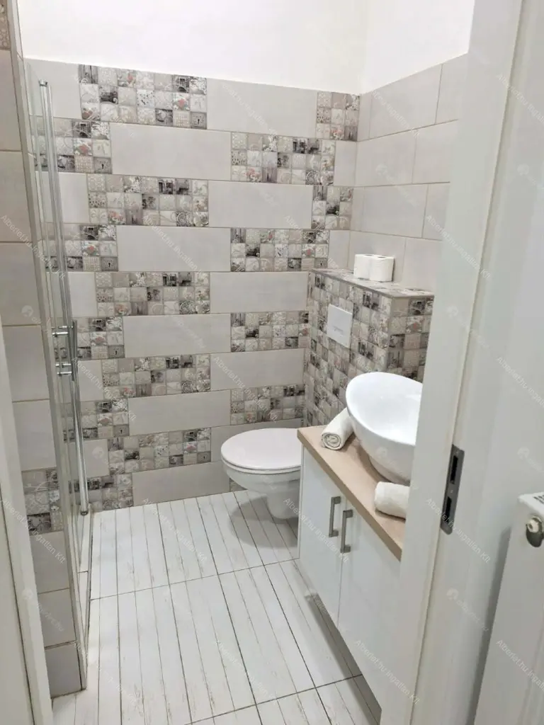 Kiadó albérlet 375000 Ft/hó áron: Budapest, VI. kerület  Ó utca. Mérete: 62 nm, 3 szobás | Alberlet.hu - 6642250