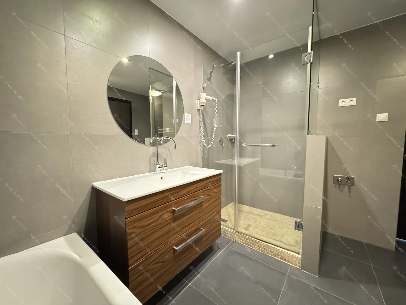 Kiadó albérlet 325000 Ft/hó áron: Budapest, VI. kerület  Ó utca. Mérete: 66 nm, 2 szobás | Alberlet.hu - 6703496