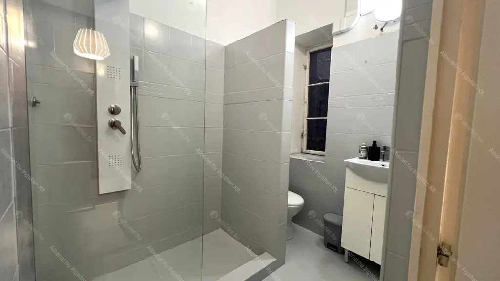 Kiadó albérlet 320000 Ft/hó áron: Budapest, VI. kerület  Ó utca. Mérete: 83 nm, 3 szobás | Alberlet.hu - 6664003