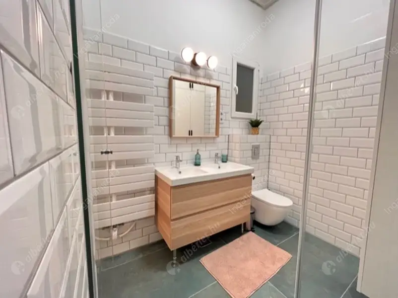 Kiadó albérlet 617000 Ft/hó áron: Budapest, VI. kerület  Ó utca. Mérete: 98 nm, 3 szobás | Alberlet.hu - 6618690