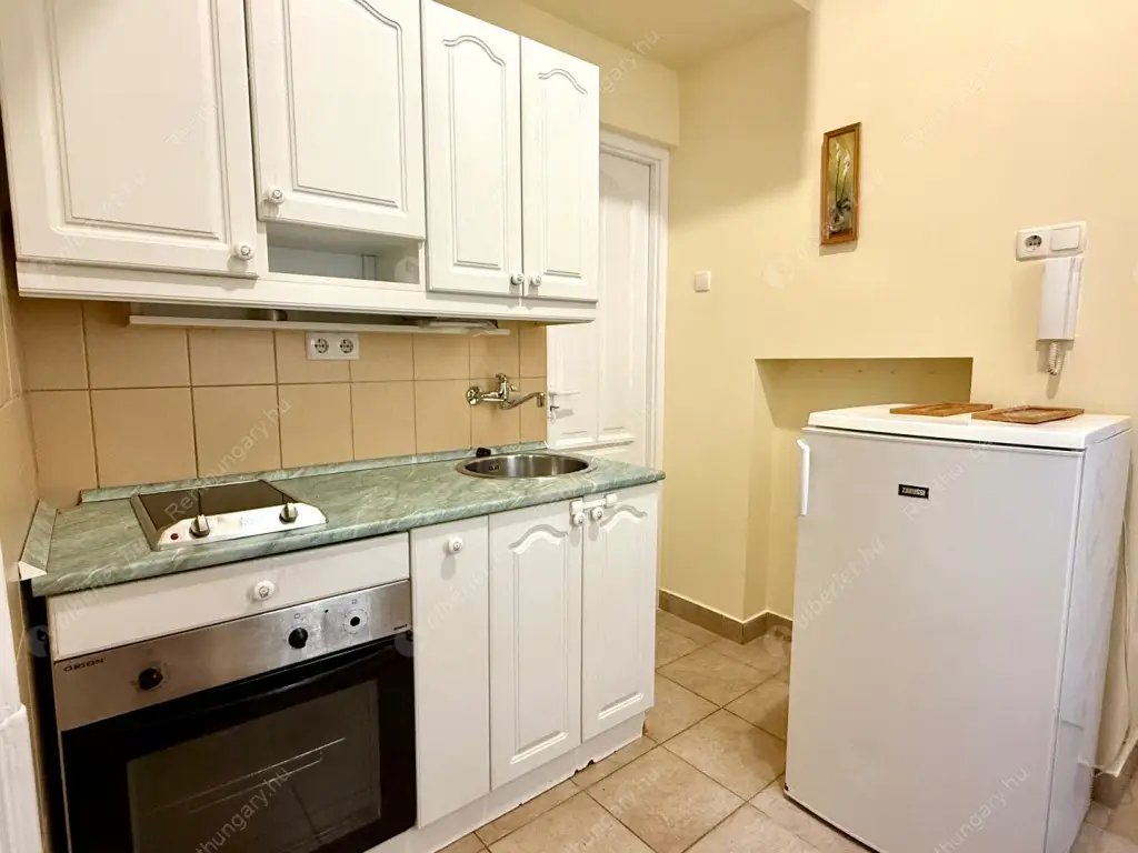 Kiadó albérlet 190000 Ft/hó áron: Budapest, VI. kerület  Oktogon tér. Mérete: 30 nm, 1 szobás | Alberlet.hu - 6573336