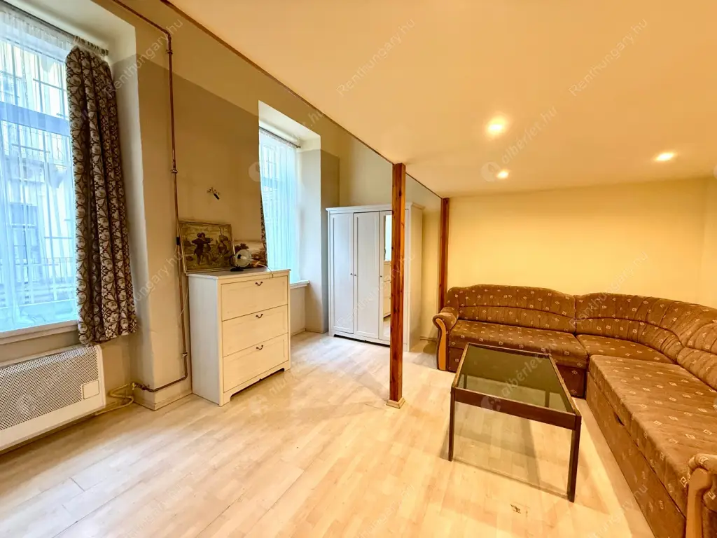 Kiadó albérlet 190000 Ft/hó áron: Budapest, VI. kerület  Oktogon tér. Mérete: 30 nm, 1 szobás | Alberlet.hu - 6573345