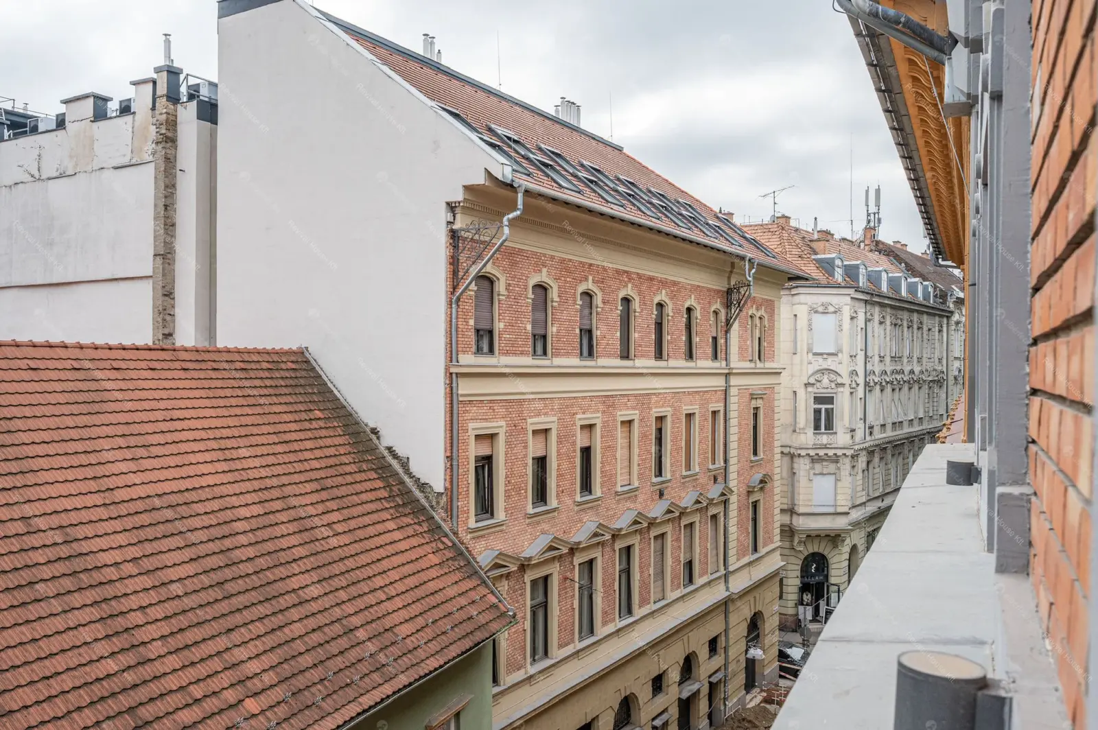 Kiadó albérlet 1168000 Ft/hó áron: Budapest, VI. kerület  Paulay Ede utca. Mérete: 104 nm, 3 szobás | Alberlet.hu - 6689650