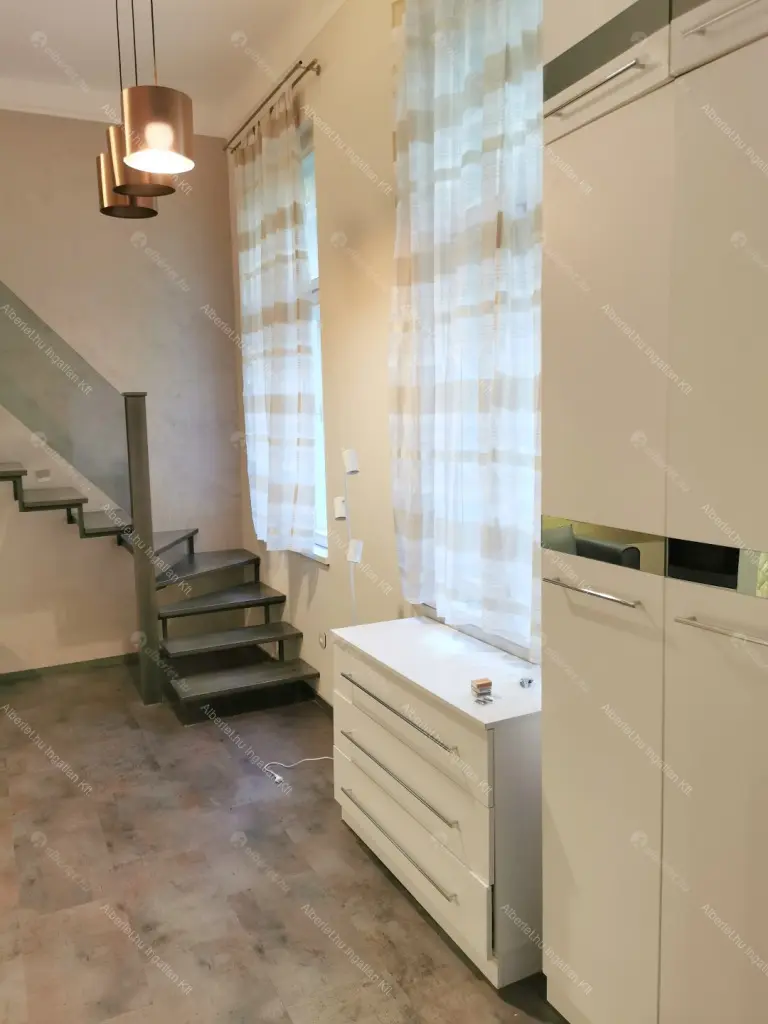 Kiadó albérlet 250000 Ft/hó áron: Budapest, VI. kerület  Paulay Ede utca. Mérete: 29 nm, 1 szobás | Alberlet.hu - 6685529