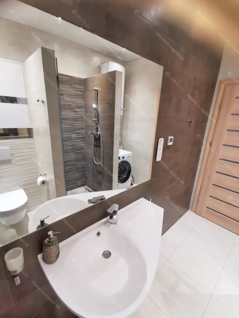 Kiadó albérlet 240000 Ft/hó áron: Budapest, VI. kerület  Paulay Ede utca. Mérete: 29 nm, 1 szobás | Alberlet.hu - 6707384