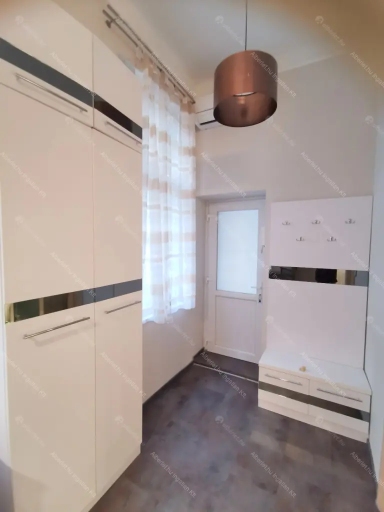 Kiadó albérlet 240000 Ft/hó áron: Budapest, VI. kerület  Paulay Ede utca. Mérete: 29 nm, 1 szobás | Alberlet.hu - 6707387