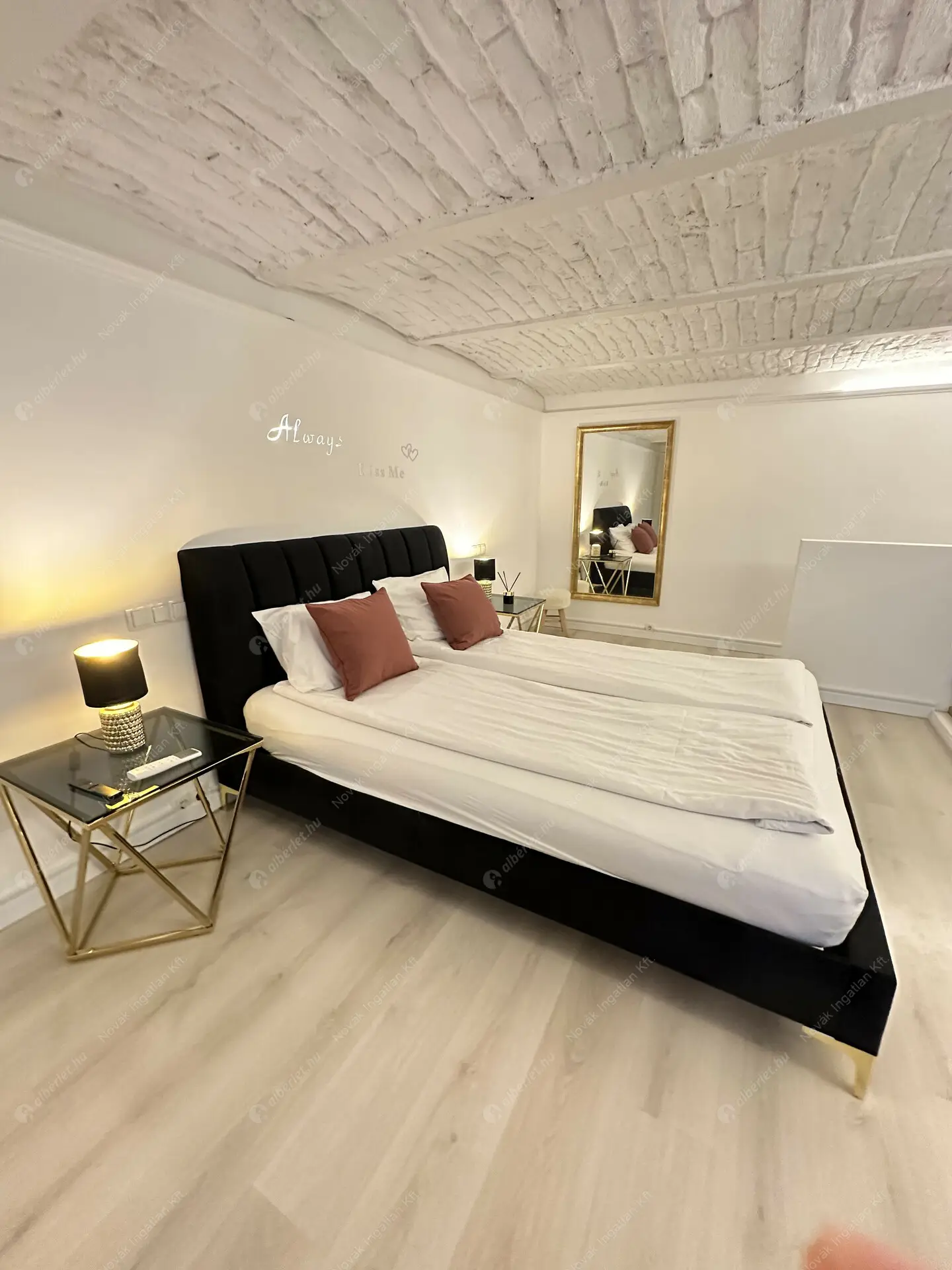 Kiadó albérlet 330000 Ft/hó áron: Budapest, VI. kerület  Paulay Ede utca. Mérete: 30 nm, 1 szobás | Alberlet.hu - 6521685