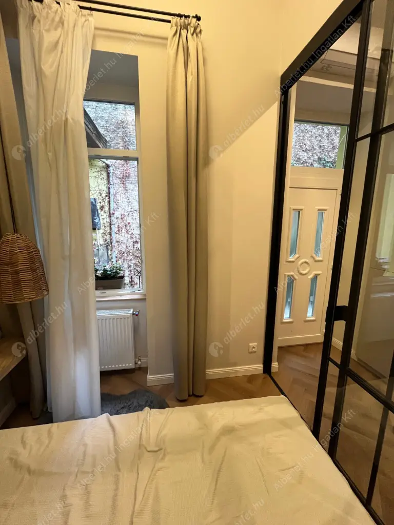 Kiadó albérlet 280000 Ft/hó áron: Budapest, VI. kerület  Paulay Ede utca. Mérete: 32 nm, 1 szobás | Alberlet.hu - 6605732