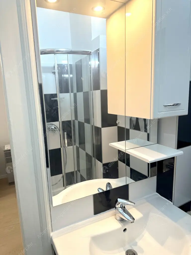 Kiadó albérlet 260000 Ft/hó áron: Budapest, VI. kerület  Paulay Ede utca. Mérete: 46 nm, 2 szobás | Alberlet.hu - 6592545