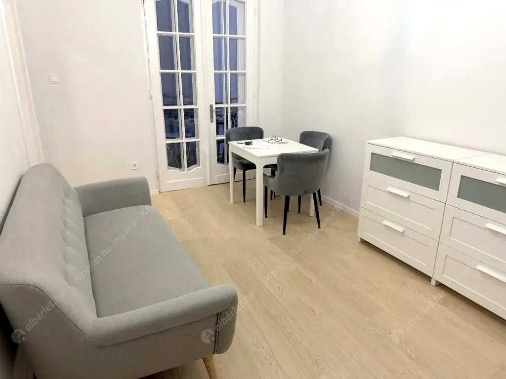 Kiadó albérlet 260000 Ft/hó áron: Budapest, VI. kerület  Paulay Ede utca. Mérete: 46 nm, 2 szobás | Alberlet.hu - 6592547