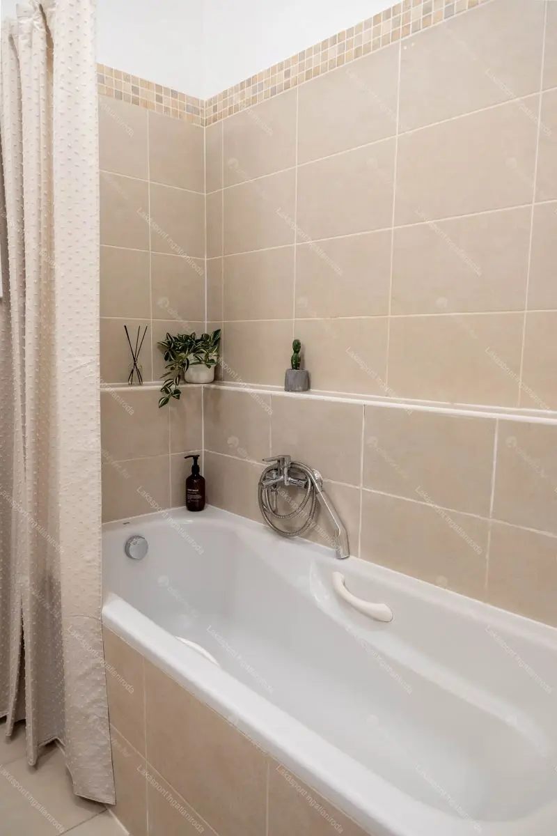 Kiadó albérlet 300000 Ft/hó áron: Budapest, VI. kerület  Paulay Ede utca. Mérete: 50 nm, 2 szobás | Alberlet.hu - 6661646