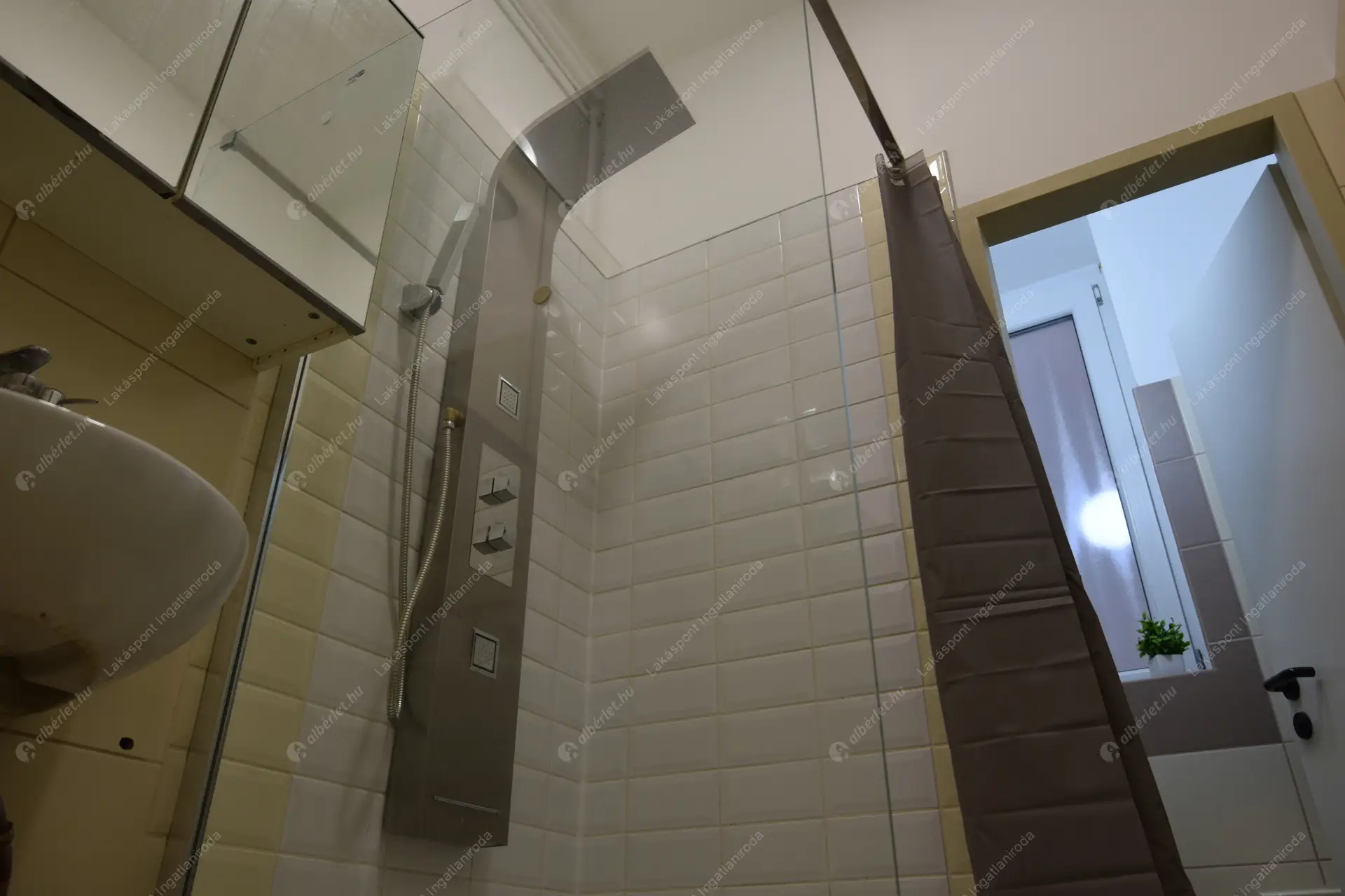 Kiadó albérlet 280000 Ft/hó áron: Budapest, VI. kerület  Paulay Ede utca. Mérete: 54 nm, 3 szobás | Alberlet.hu - 6485222