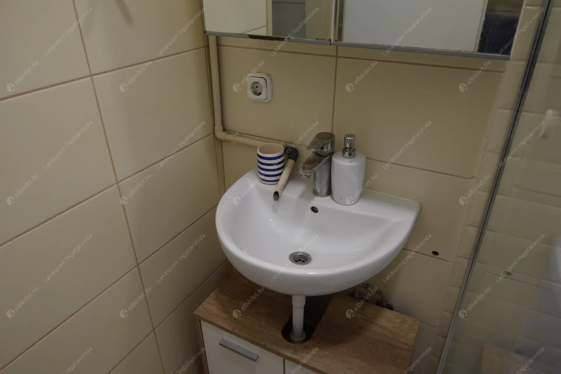 Kiadó albérlet 280000 Ft/hó áron: Budapest, VI. kerület  Paulay Ede utca. Mérete: 54 nm, 3 szobás | Alberlet.hu - 6485223