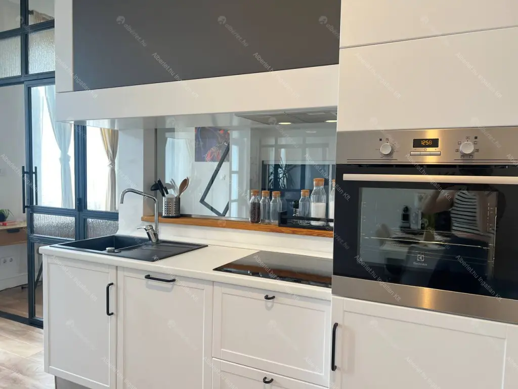 Kiadó albérlet 400000 Ft/hó áron: Budapest, VI. kerület  Paulay Ede utca. Mérete: 62 nm, 3 szobás | Alberlet.hu - 6680261