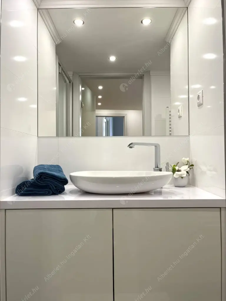 Kiadó albérlet 579000 Ft/hó áron: Budapest, VI. kerület  Podmaniczky utca. Mérete: 100 nm, 3 szobás | Alberlet.hu - 6629624