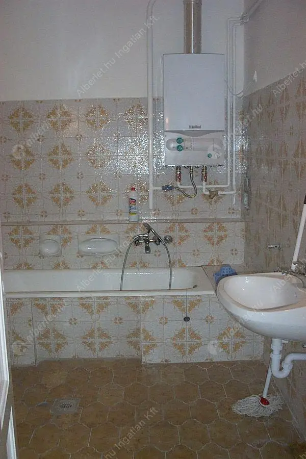 Kiadó albérlet 375000 Ft/hó áron: Budapest, VI. kerület  Podmaniczky utca. Mérete: 134 nm, 4 szobás | Alberlet.hu - 6557224