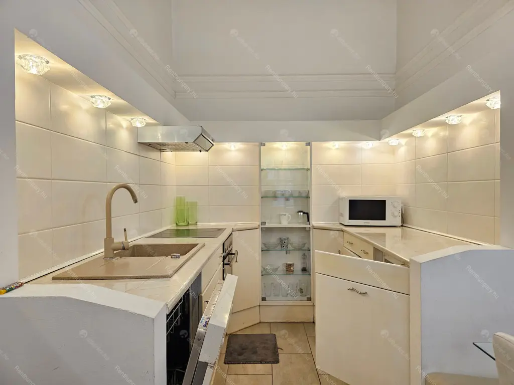 Kiadó albérlet 199000 Ft/hó áron: Budapest, VI. kerület  Podmaniczky utca. Mérete: 31 nm, 1 szobás | Alberlet.hu - 6702370