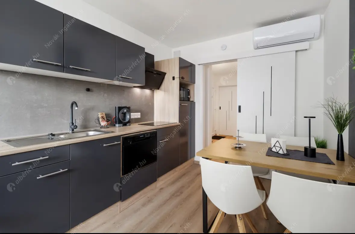 Kiadó albérlet 250000 Ft/hó áron: Budapest, VI. kerület  Podmaniczky utca. Mérete: 32 nm, 1 szobás | Alberlet.hu - 6605072