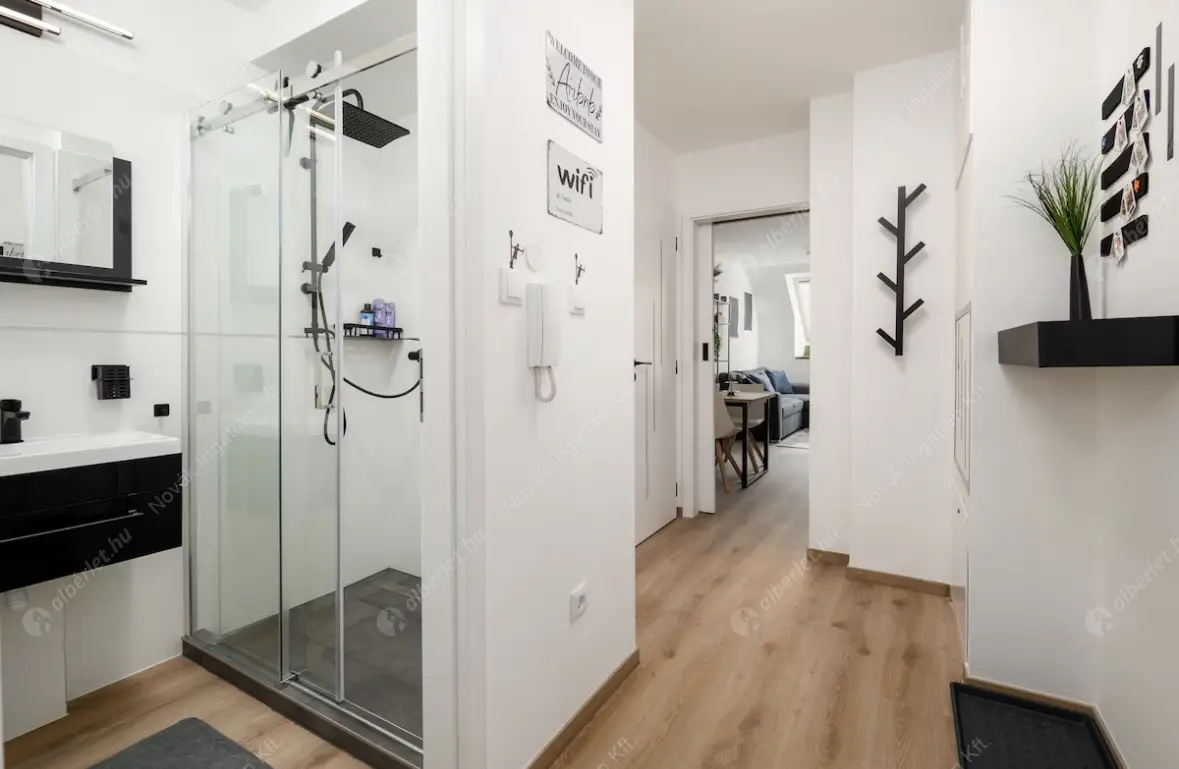 Kiadó albérlet 250000 Ft/hó áron: Budapest, VI. kerület  Podmaniczky utca. Mérete: 32 nm, 1 szobás | Alberlet.hu - 6605073