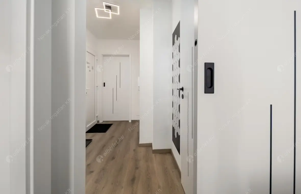 Kiadó albérlet 250000 Ft/hó áron: Budapest, VI. kerület  Podmaniczky utca. Mérete: 32 nm, 1 szobás | Alberlet.hu - 6605074