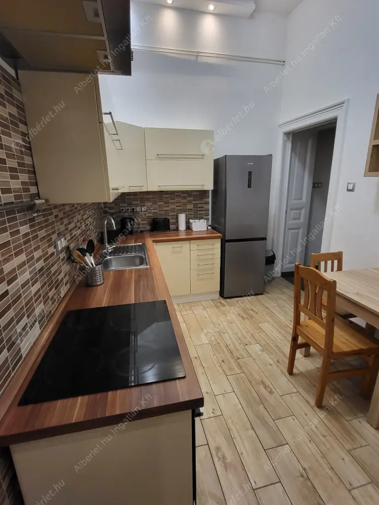 Kiadó albérlet 270000 Ft/hó áron: Budapest, VI. kerület  Podmaniczky utca. Mérete: 46 nm, 1 szobás | Alberlet.hu - 6587416