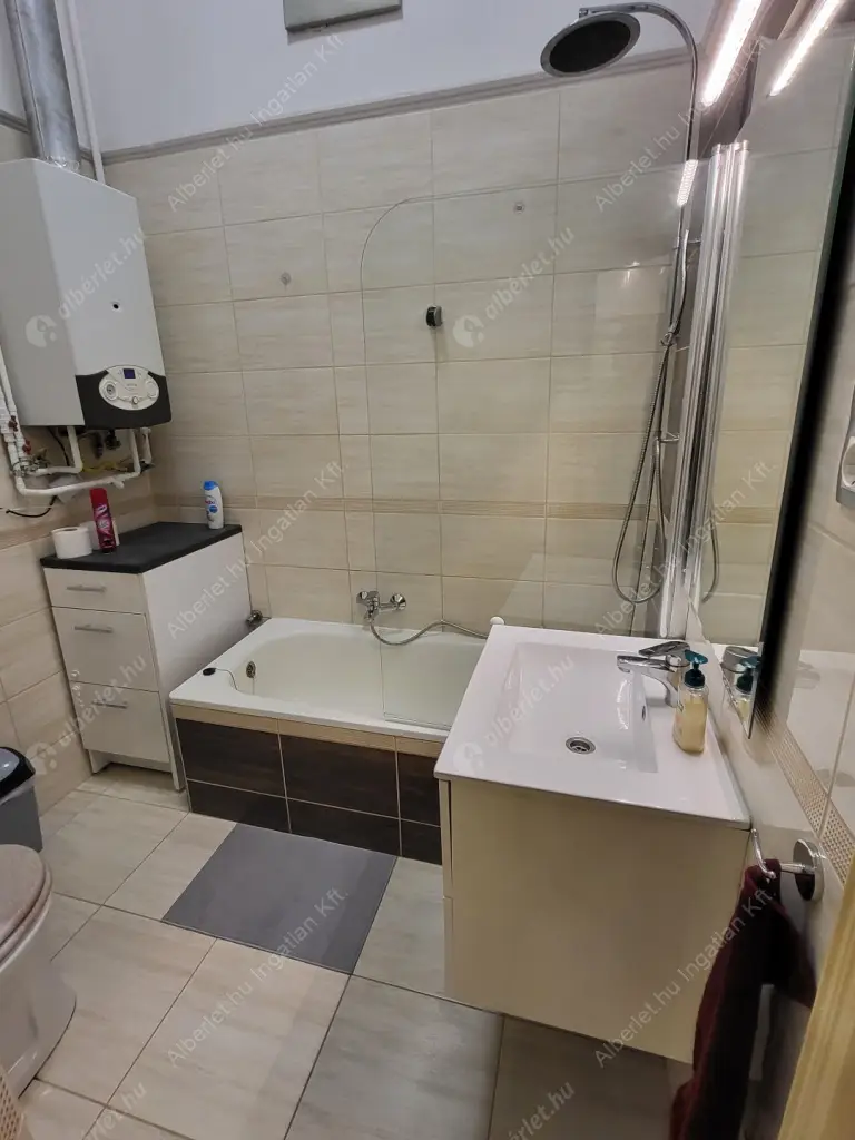 Kiadó albérlet 270000 Ft/hó áron: Budapest, VI. kerület  Podmaniczky utca. Mérete: 46 nm, 1 szobás | Alberlet.hu - 6587420