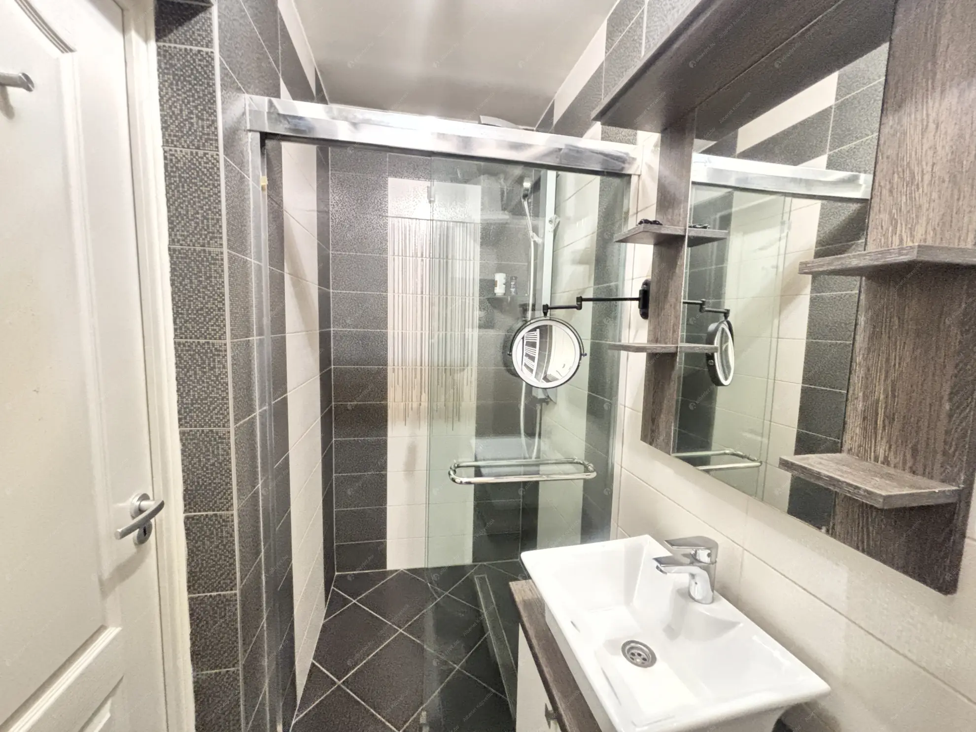 Kiadó albérlet 200000 Ft/hó áron: Budapest, VI. kerület  Podmaniczky utca. Mérete: 51 nm, 1 szobás | Alberlet.hu - 6638365