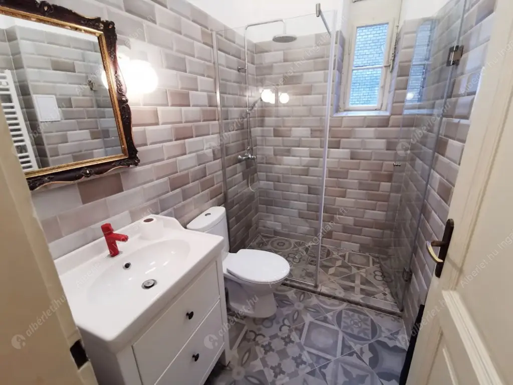 Kiadó albérlet 320000 Ft/hó áron: Budapest, VI. kerület  Podmaniczky utca. Mérete: 54 nm, 1 szobás | Alberlet.hu - 6565056