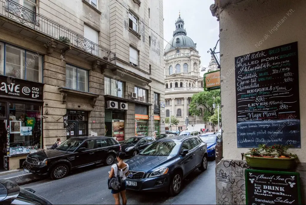 Kiadó albérlet 220000 Ft/hó áron: Budapest, VI. kerület  Révay köz. Mérete: 33 nm, 1 szobás | Alberlet.hu - 6635644