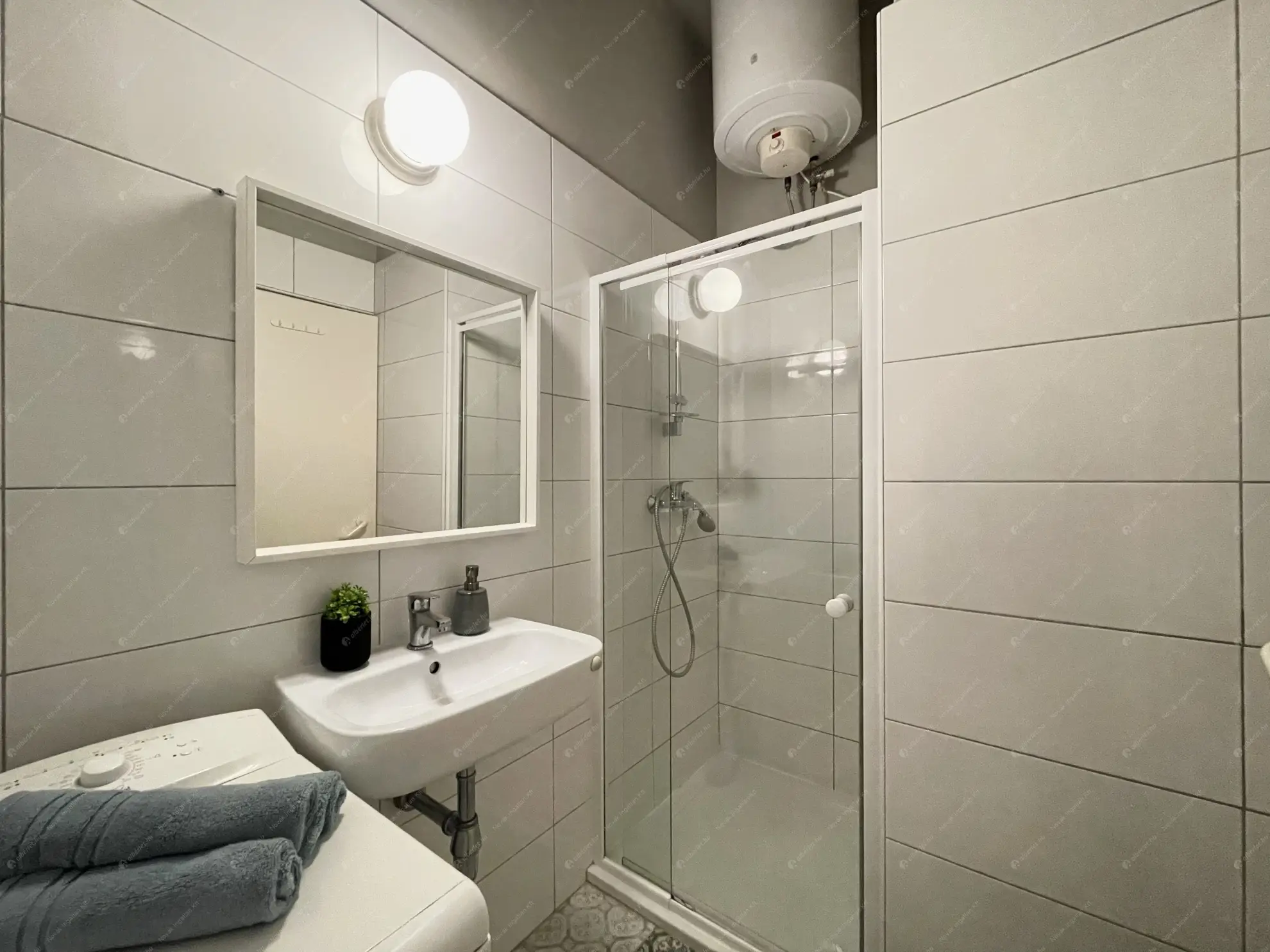 Kiadó albérlet 220000 Ft/hó áron: Budapest, VI. kerület  Révay köz. Mérete: 33 nm, 1 szobás | Alberlet.hu - 6635655