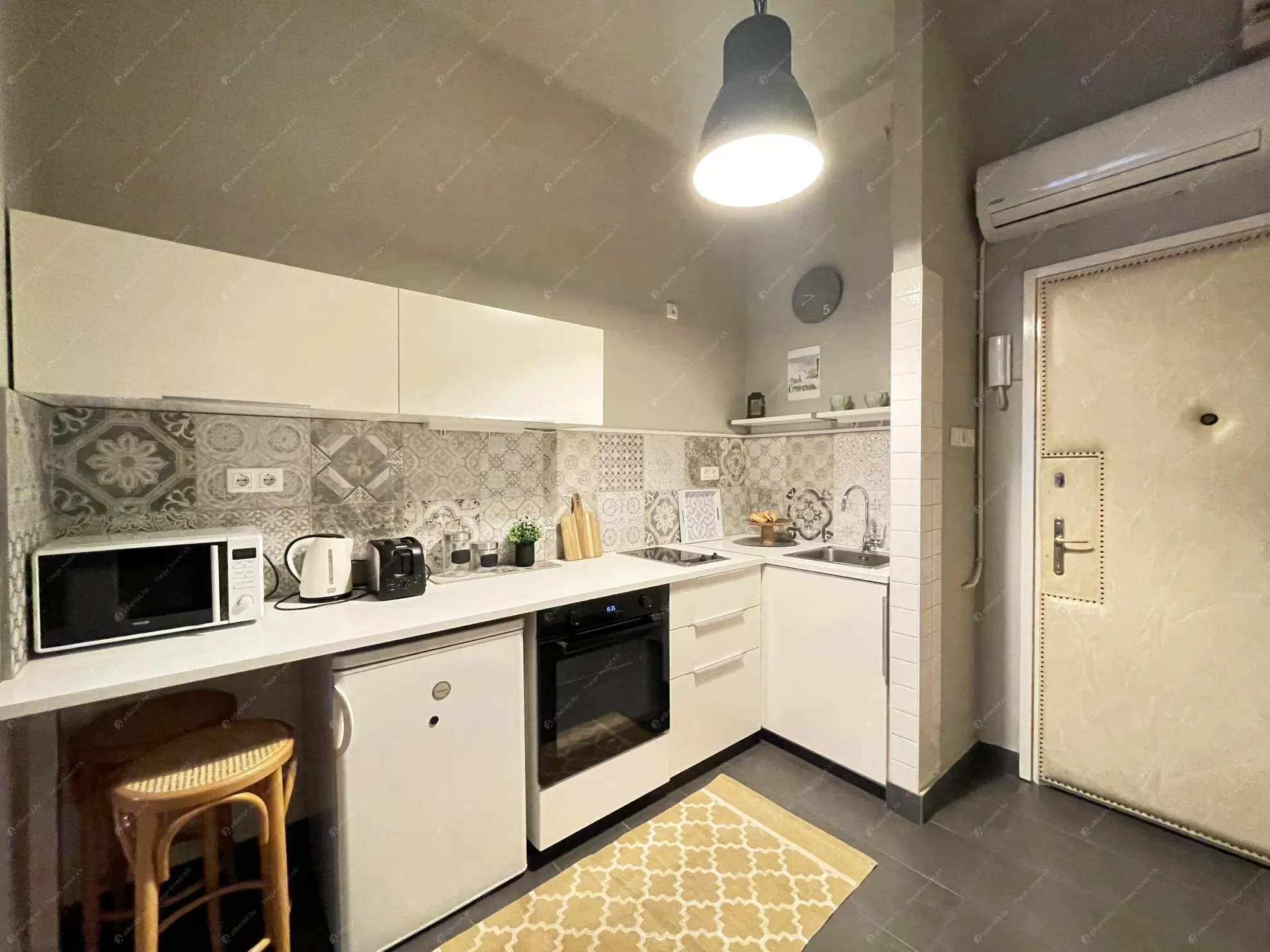 Kiadó albérlet 230000 Ft/hó áron: Budapest, VI. kerület  Révay köz. Mérete: 33 nm, 1 szobás | Alberlet.hu - 6638148