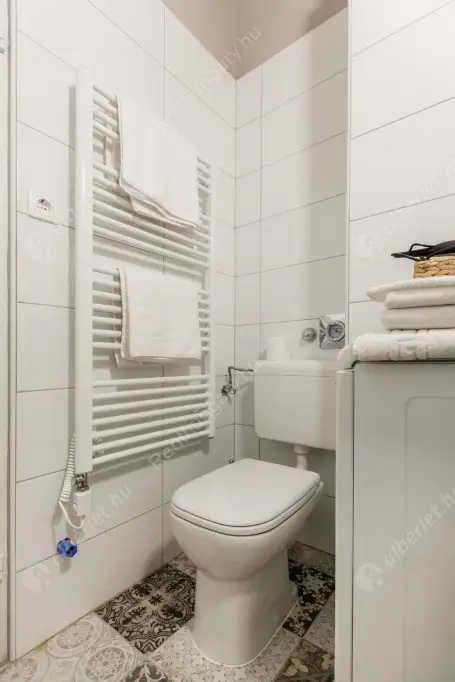 Kiadó albérlet 240000 Ft/hó áron: Budapest, VI. kerület  Révay köz. Mérete: 33 nm, 1 szobás | Alberlet.hu - 6630909