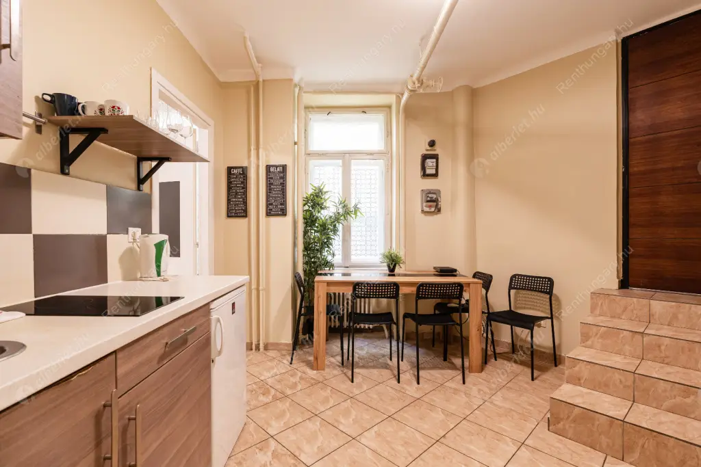 Kiadó albérlet 290000 Ft/hó áron: Budapest, VI. kerület  Révay köz. Mérete: 68 nm, 2 szobás | Alberlet.hu - 6600380
