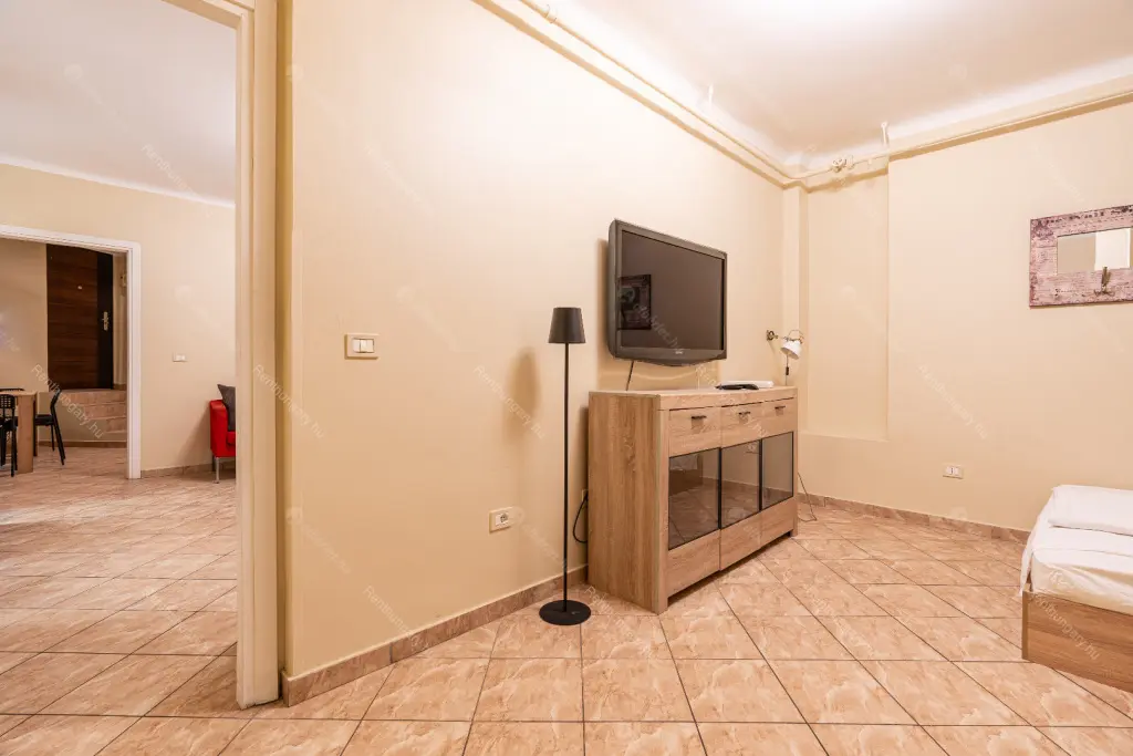 Kiadó albérlet 280000 Ft/hó áron: Budapest, VI. kerület  Révay köz. Mérete: 68 nm, 2 szobás | Alberlet.hu - 6686822