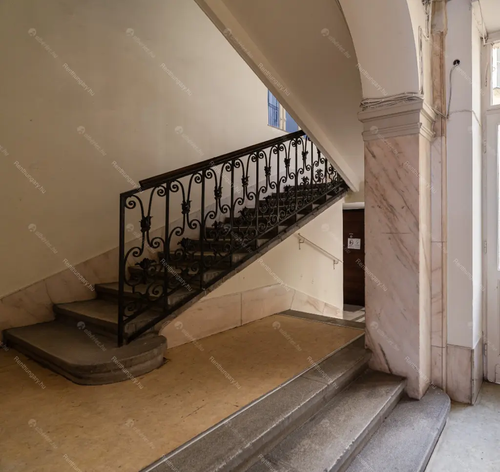 Kiadó albérlet 280000 Ft/hó áron: Budapest, VI. kerület  Révay köz. Mérete: 68 nm, 2 szobás | Alberlet.hu - 6686831