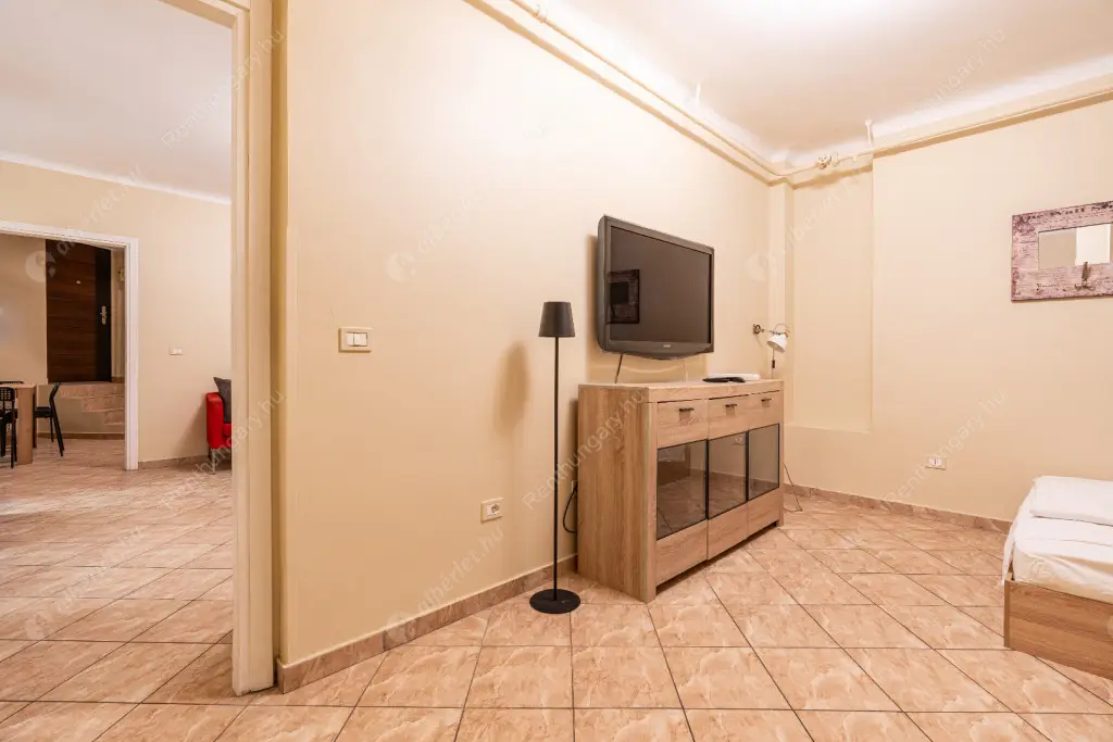 Kiadó albérlet 290000 Ft/hó áron: Budapest, VI. kerület  Révay köz. Mérete: 68 nm, 3 szobás | Alberlet.hu - 6600384