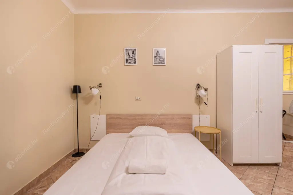 Kiadó albérlet 290000 Ft/hó áron: Budapest, VI. kerület  Révay köz. Mérete: 68 nm, 3 szobás | Alberlet.hu - 6600389