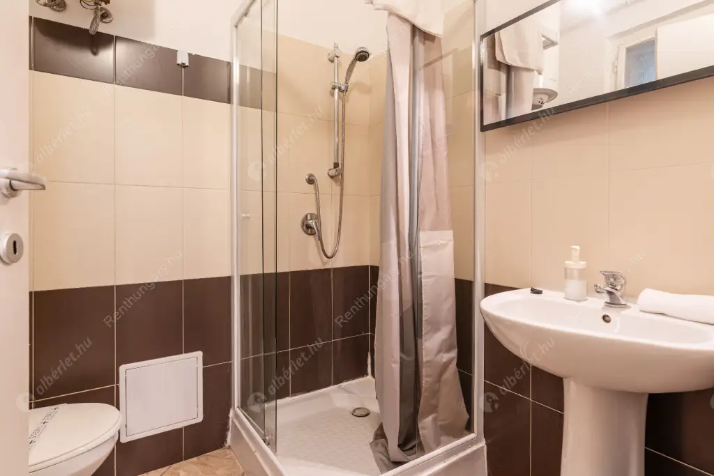 Kiadó albérlet 290000 Ft/hó áron: Budapest, VI. kerület  Révay köz. Mérete: 68 nm, 3 szobás | Alberlet.hu - 6600391