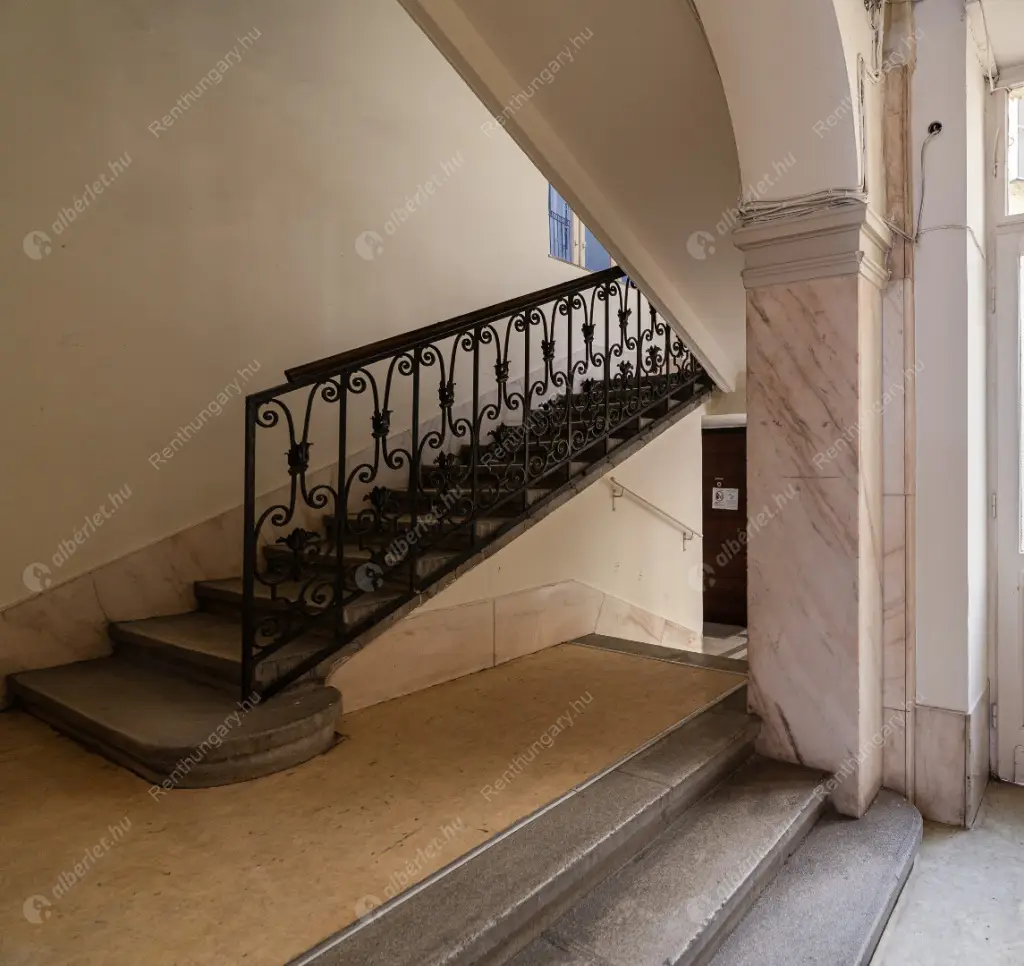 Kiadó albérlet 290000 Ft/hó áron: Budapest, VI. kerület  Révay köz. Mérete: 68 nm, 3 szobás | Alberlet.hu - 6600393
