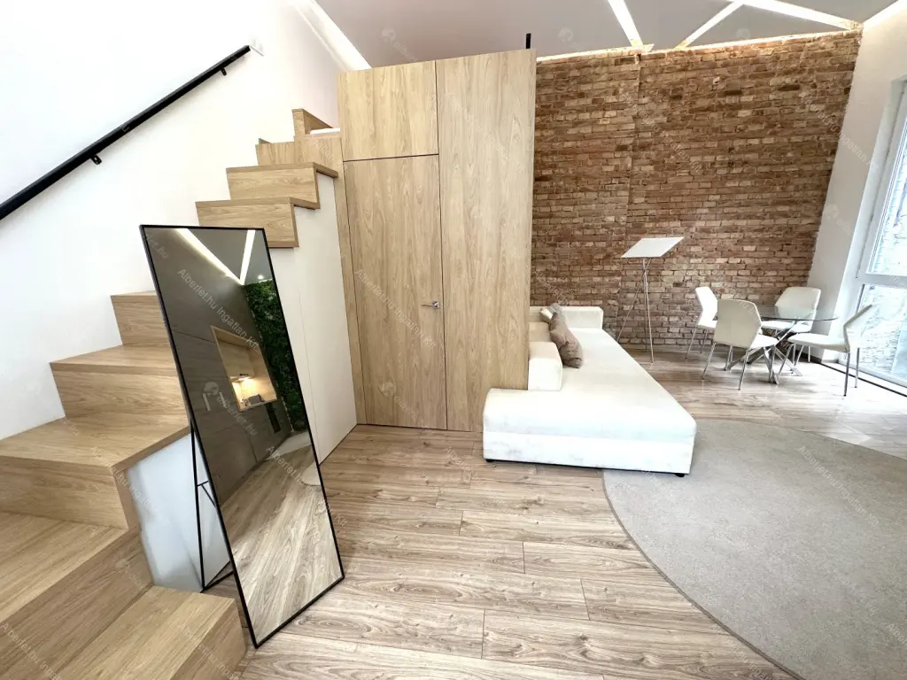 Kiadó albérlet 360000 Ft/hó áron: Budapest, VI. kerület  Révay utca. Mérete: 37 nm, 1 szobás | Alberlet.hu - 6714289