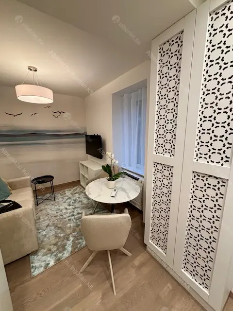 Kiadó albérlet 295000 Ft/hó áron: Budapest, VI. kerület  Rippl-Rónai utca. Mérete: 27 nm, 1 szobás | Alberlet.hu - 6642102