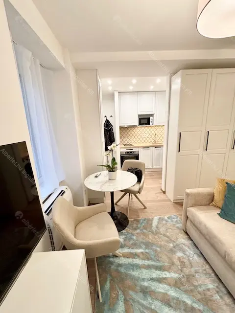 Kiadó albérlet 275000 Ft/hó áron: Budapest, VI. kerület  Rippl-Rónai utca. Mérete: 27 nm, 1 szobás | Alberlet.hu - 6643173