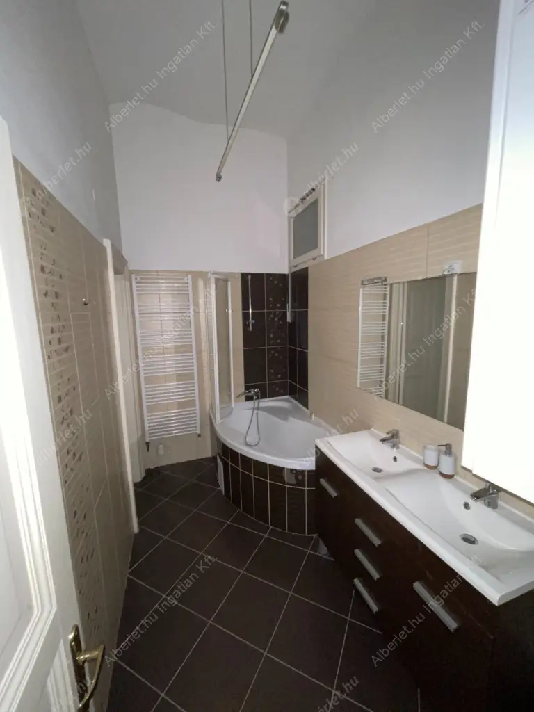 Kiadó albérlet 470000 Ft/hó áron: Budapest, VI. kerület  Rózsa utca. Mérete: 101 nm, 4 szobás | Alberlet.hu - 6615775