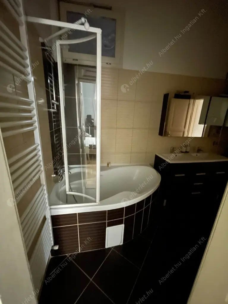 Kiadó albérlet 470000 Ft/hó áron: Budapest, VI. kerület  Rózsa utca. Mérete: 101 nm, 4 szobás | Alberlet.hu - 6615776