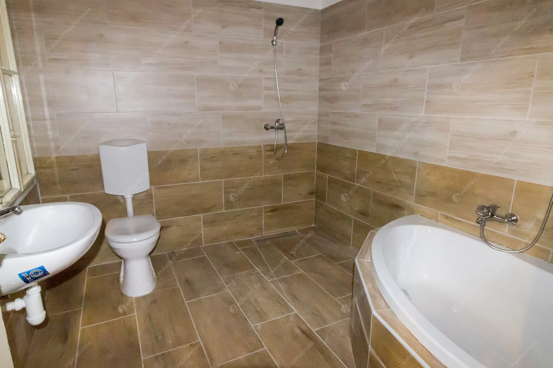 Kiadó albérlet 325000 Ft/hó áron: Budapest, VI. kerület  Rózsa utca. Mérete: 112 nm, 4 szobás | Alberlet.hu - 6621535