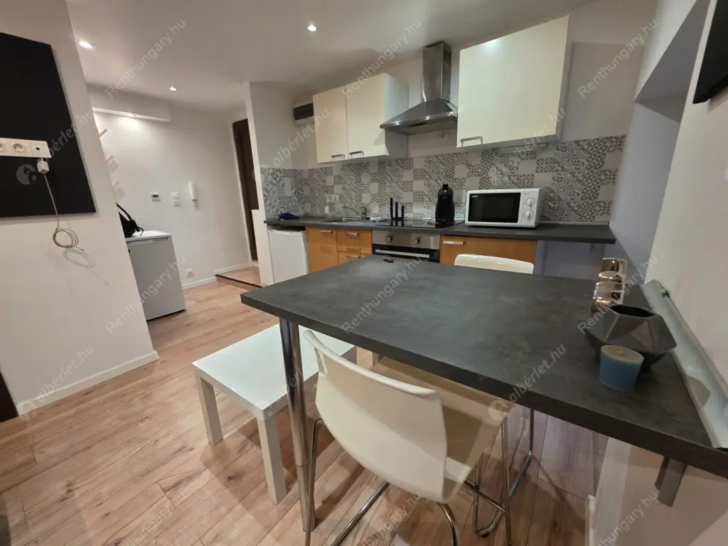 Kiadó albérlet 199000 Ft/hó áron: Budapest, VI. kerület  Rózsa utca. Mérete: 27 nm, 1 szobás | Alberlet.hu - 6634236