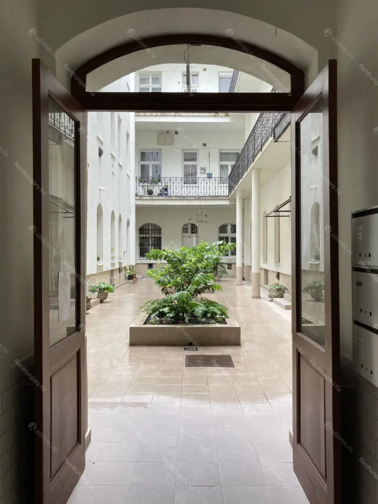 Kiadó albérlet 240000 Ft/hó áron: Budapest, VI. kerület  Rózsa utca. Mérete: 33 nm, 1 szobás | Alberlet.hu - 6045374