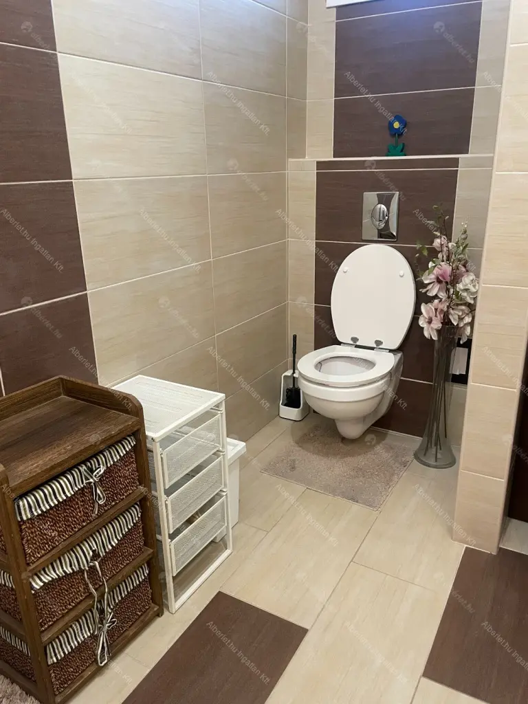 Kiadó albérlet 330000 Ft/hó áron: Budapest, VI. kerület  Rózsa utca. Mérete: 70 nm, 2 szobás | Alberlet.hu - 6663927