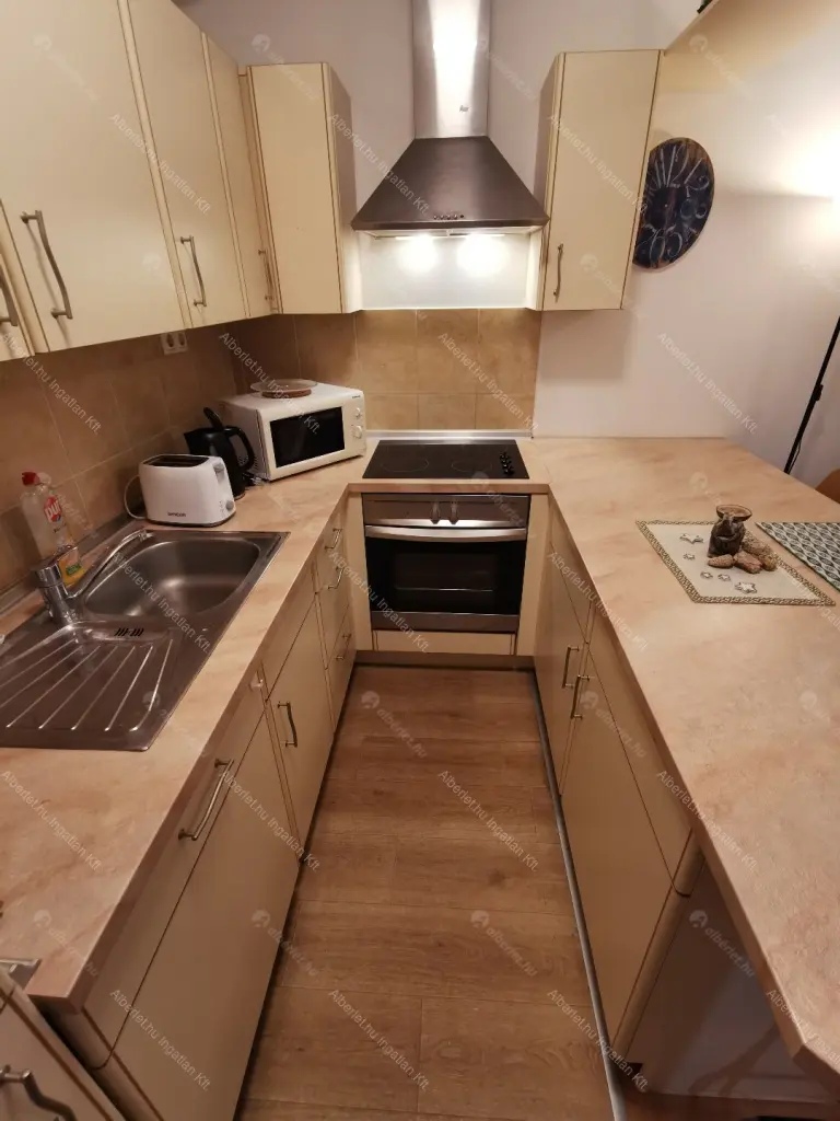 Kiadó albérlet 290000 Ft/hó áron: Budapest, VI. kerület  Székely Mihály utca. Mérete: 42 nm, 2 szobás | Alberlet.hu - 6698465